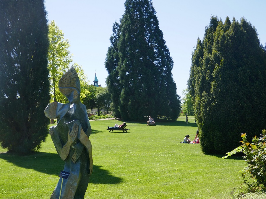 Relaxing at Prague Botanical Gardens. One of the 74 fun things to do in Prague with kids. The Little Adventurer. 