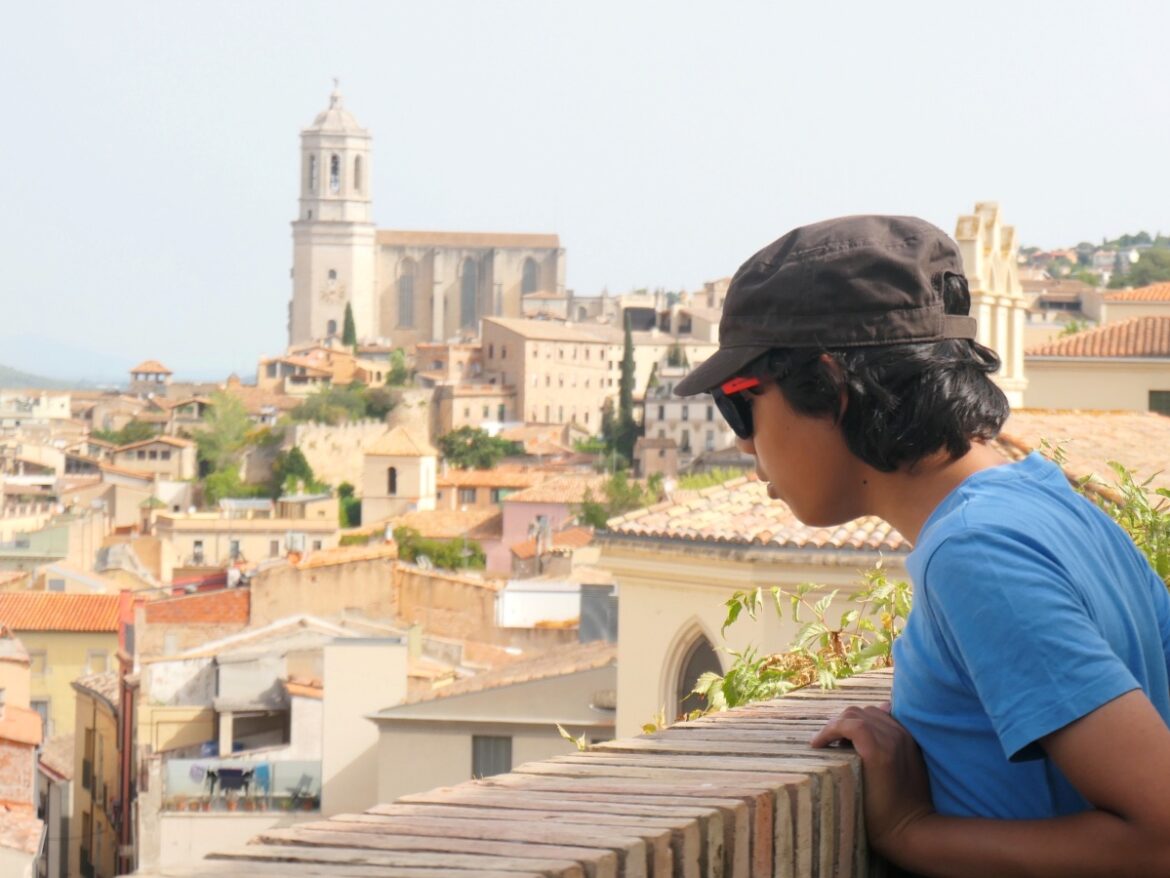 Child admiring view of Girona while walking the medieval walls.